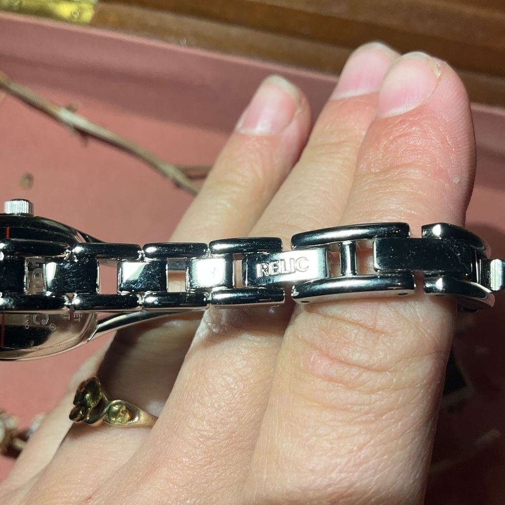 NWT Vintage Relic Watch - Picture 9 of 9